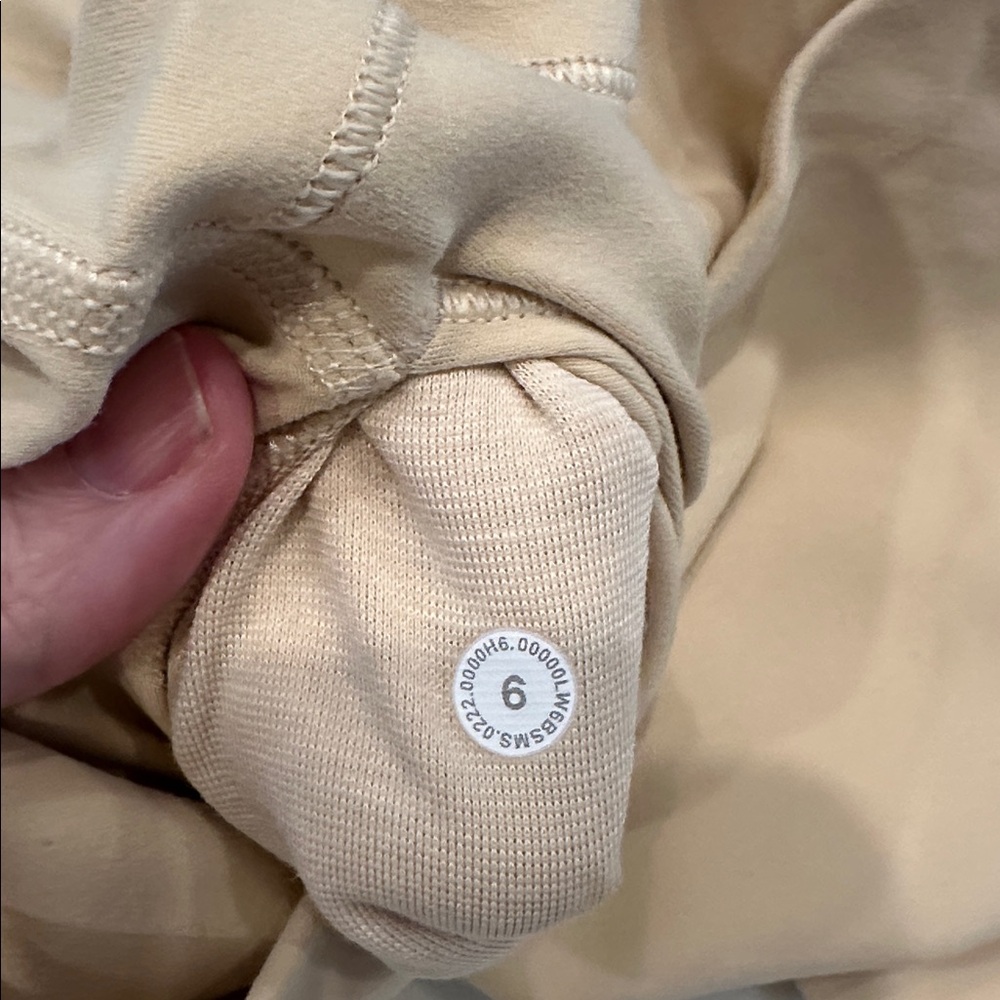 Lululemon leggings size 6 - Picture 3 of 3